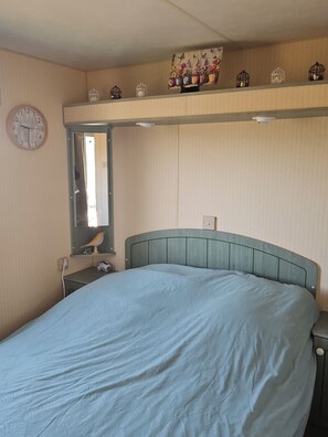 2 bedrooms, iron/ironing board, wheelchair access