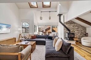 Smart TV - Booth Falls Retreat 4BR Mountain Home (Vail)