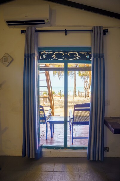 Tsunami hotel arugambay 