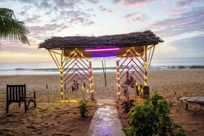 Beach - Tsunami hotel arugambay  (Arugam Bay)