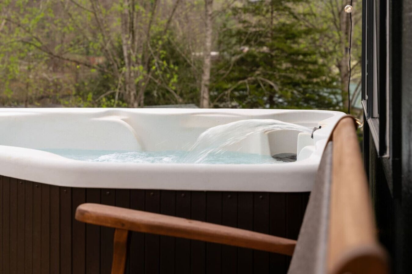 Outdoor spa tub