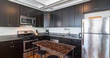“Red” 2-bedrm Apt in Jenkintown w/Free Parking