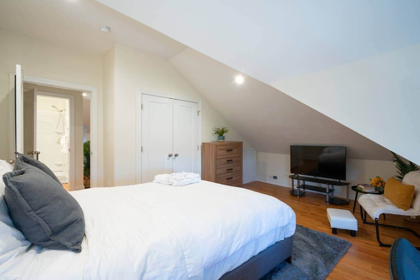 1 habitación, tabla de planchar con plancha, wifi y ropa de cama 
