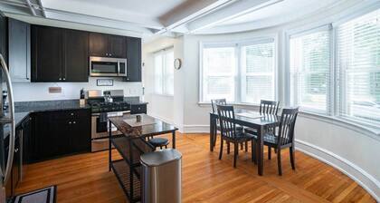 Cool “Blue” 2-bdrm Apt in Suburbs w/Free Parking