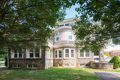 Shop, Eat, Rest 1 bdrm Apt w/Onsite Free Parking