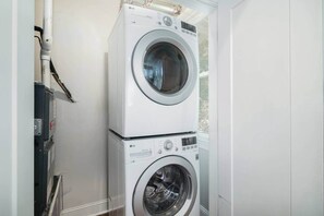 Interior - Shop, Eat, Rest 1 bdrm Apt w/Onsite Free Parking (Jenkintown)