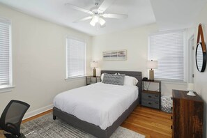 Room - Shop, Eat, Rest 1 bdrm Apt w/Onsite Free Parking (Jenkintown)