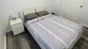 2 chambres, fer et planche à repasser, Wi-Fi, draps fournis