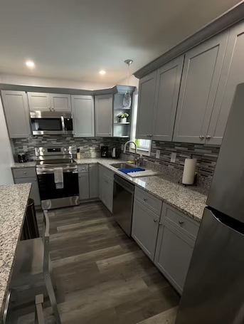 Private kitchen. 2-bedroom apartment in excellent Newburgh with AC and charm
