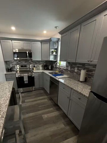 2-bedroom apartment in excellent Newburgh with AC and charm