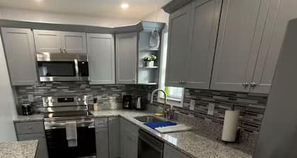 2-bedroom apartment in excellent Newburgh with AC and charm