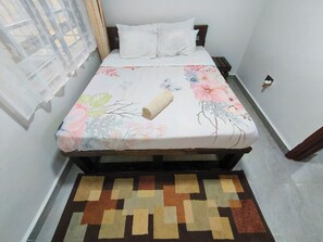 1 habitación, tabla de planchar con plancha, internet y ropa de cama 