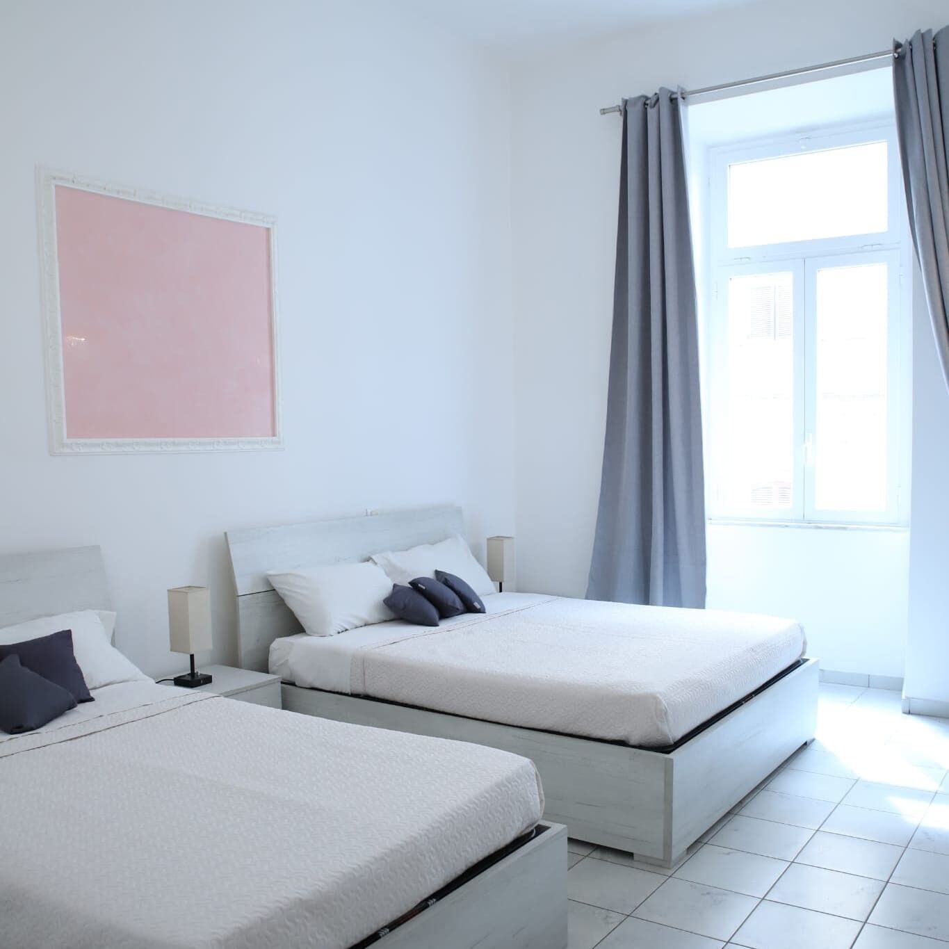 Comfort vierpersoonskamer | Verduisterende gordijnen, een strijkplank/strijkijzer, gratis wifi