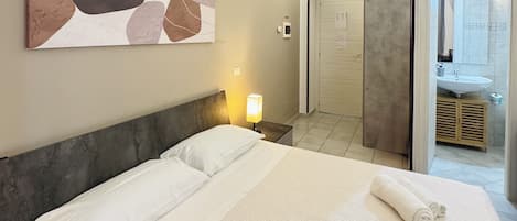 Chambre Triple Standard | Rideaux occultants, fer et planche à repasser, Wi-Fi gratuit