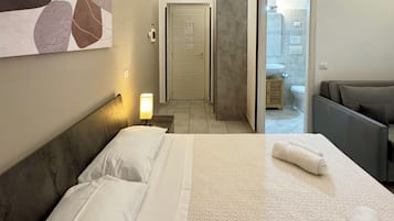 Blackout curtains, iron/ironing board, free WiFi