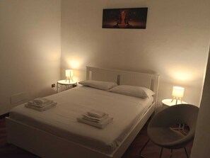 2 makuuhuonetta, silitysrauta/-lauta, ilmainen Wi-Fi, vuodevaatteet