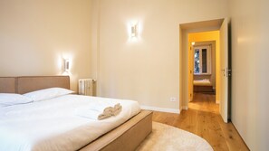 3 bedrooms, iron/ironing board, free WiFi, bed sheets - Elegante Appartamento di Design per 8vicino Metro (Milan)