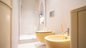 Shower, hair dryer, bidet, towels - Elegante Appartamento di Design per 8vicino Metro (Milan)