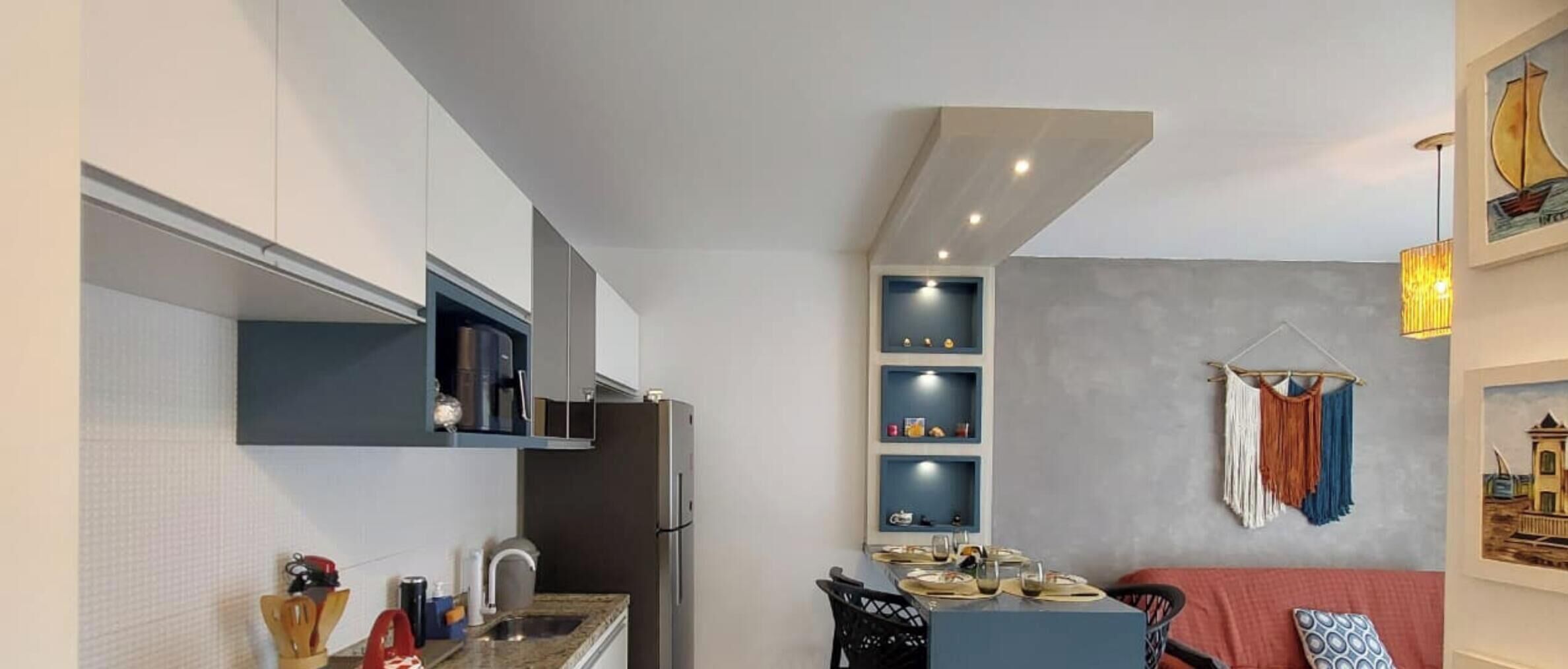 Apartamento luxo | Cozinha privada | Geladeira grande, micro-ondas, talheres/pratos/utensílios de cozinha