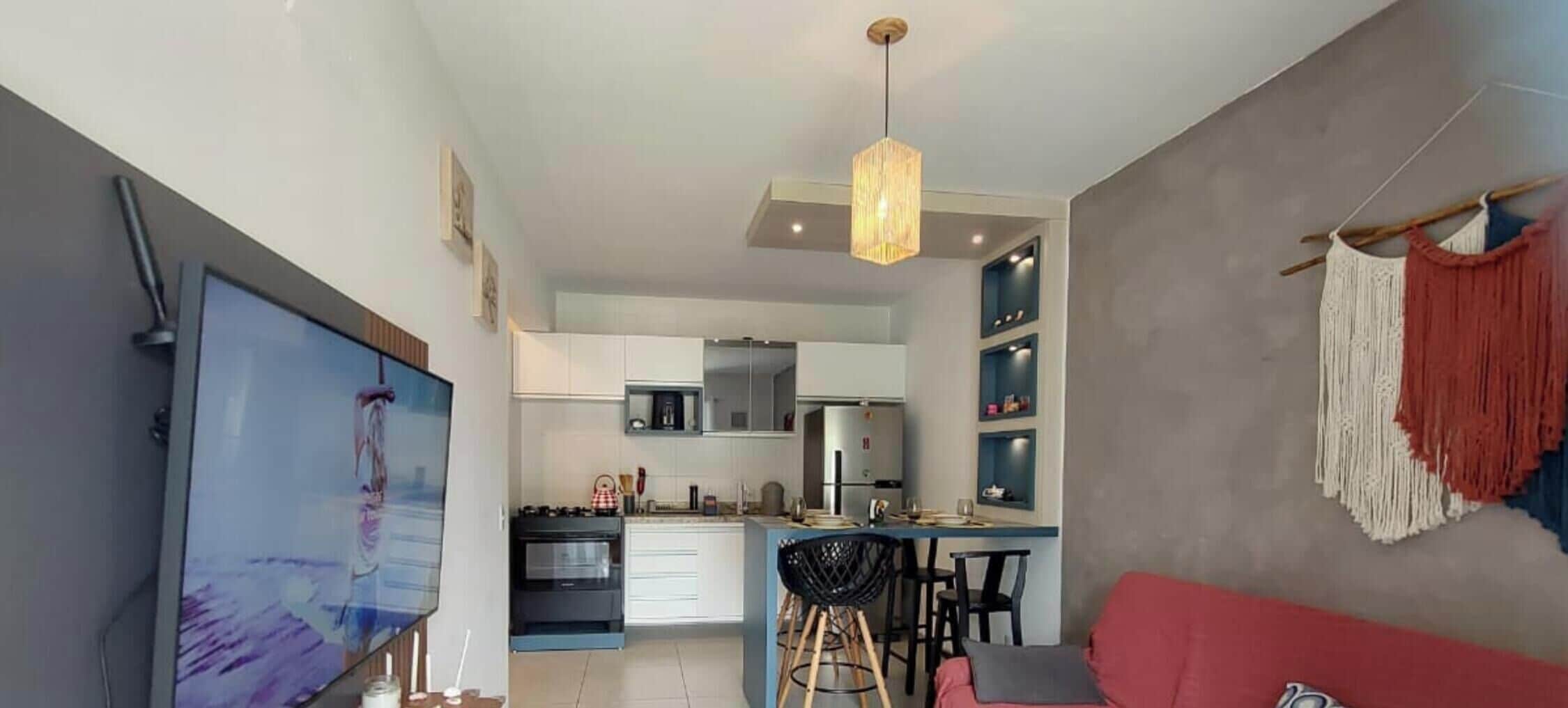 Apartamento luxo | Área de estar | Smart TV 40 polegadas com canais digitais, Netflix