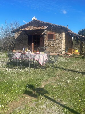 Outdoor dining - Ancient Farmhouse San Lorenzo (Toscana)