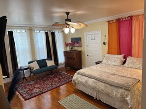 4 bedrooms, iron/ironing board, Internet, bed sheets - Cromwell House- A historic, restored 4-bedroom home in beautiful South Frankfort (Frankfort)