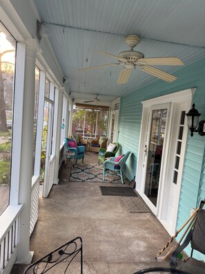 Terrace/patio - Cromwell House- A historic, restored 4-bedroom home in beautiful South Frankfort (Frankfort)