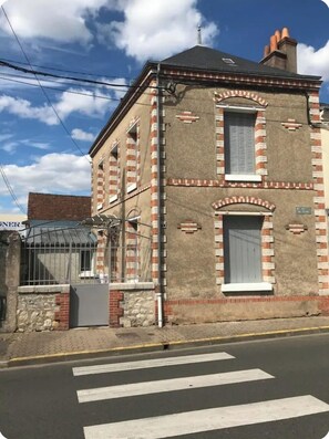 Exterior - Town house near chateau Chenonceau, Amboise, Clos Luce, Beauval zoo, Loches (Bléré)