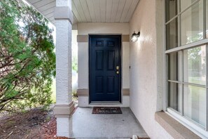 Exterior detail - Enchanted 3BR pool home 10 mins to Disney (Kissimmee)