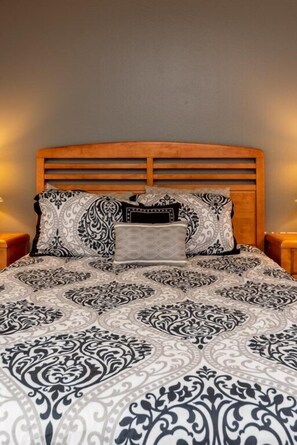 3 bedrooms, iron/ironing board, WiFi, bed sheets - Enchanted 3BR pool home 10 mins to Disney (Kissimmee)