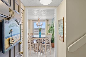 Dining - Pinnacle Port, A-904 (Laguna Beach)