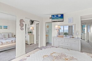 2 bedrooms, iron/ironing board, WiFi, bed sheets - Pinnacle Port, A-904 (Laguna Beach)