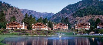 Leavenworth 2BR Mountain Villa – Full Kitchen, Balcony & Near Bavarian Village