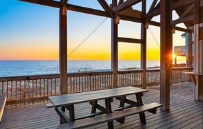 Outdoor dining - Pearl Shores Villa🌞Emerald Shores👙Beach Access (Miramar Beach)