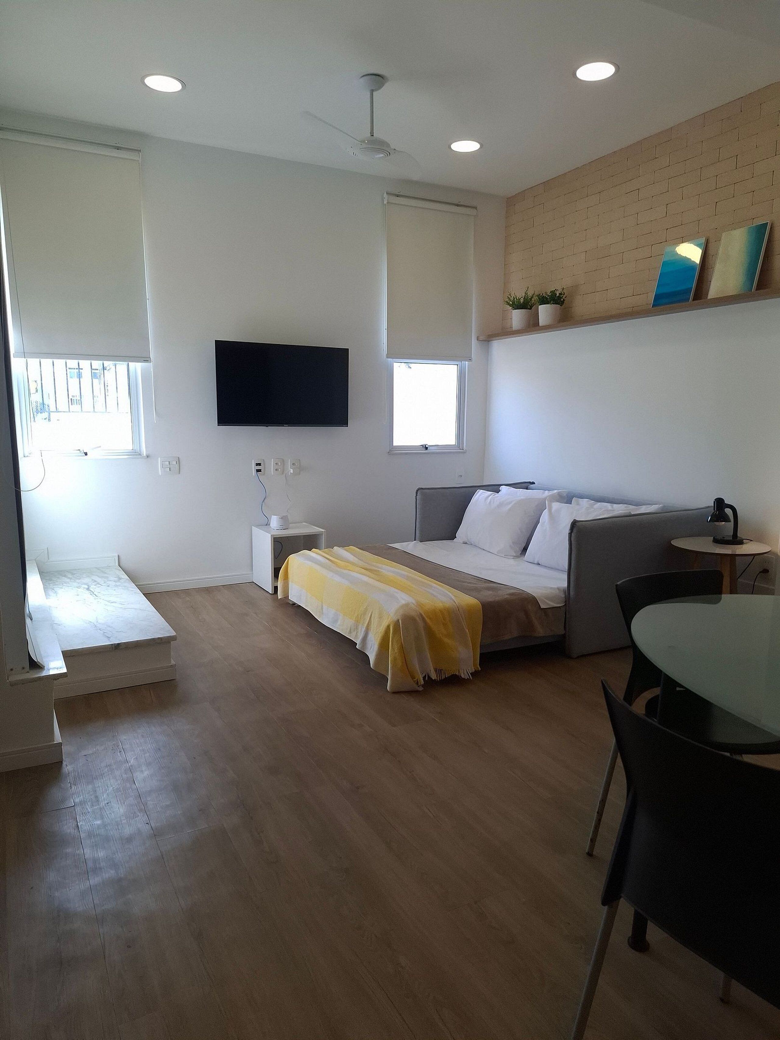 Novo Apartamento Cobertura entre Copacabana e Ipanema | Premium bedding, Tempur-Pedic beds, laptop workspace, blackout curtains