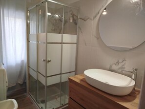 Shower, hair dryer, bidet, towels - Convent Palace (Barrafranca)