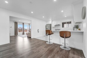 Private kitchen - Our stylish, comfy home in wine country blends relaxation & convenience. (Niagara-on-the-Lake)