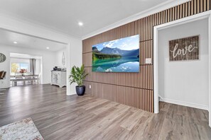 Interior - Our stylish, comfy home in wine country blends relaxation & convenience. (Niagara-on-the-Lake)