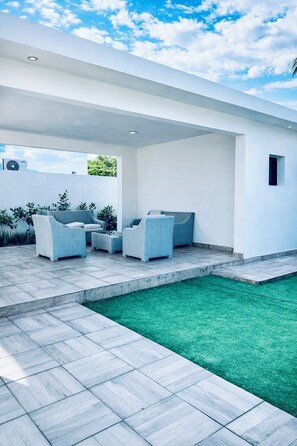 Terrace/patio - Modern Luxury Stay Near City w/ Pool, AC & Fast WiFi (Gurabo)