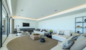 TV, offices - Villa Rabella - 5BR Luxury Amenities Seaviews (La Alquería-El Paraíso)