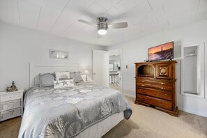 Iron/ironing board, WiFi, bed sheets - Resting Beach Face | Dog Friendly OKI (Oak Island)