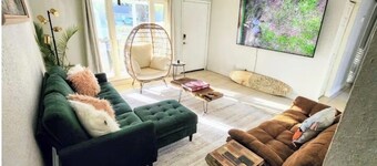 3-bedroom house in amazing Orlando with AC and fitness room-BEACH STYLE BUNGALOW