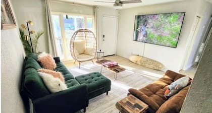 3-bedroom house in amazing Orlando with AC and fitness room-BEACH STYLE BUNGALOW