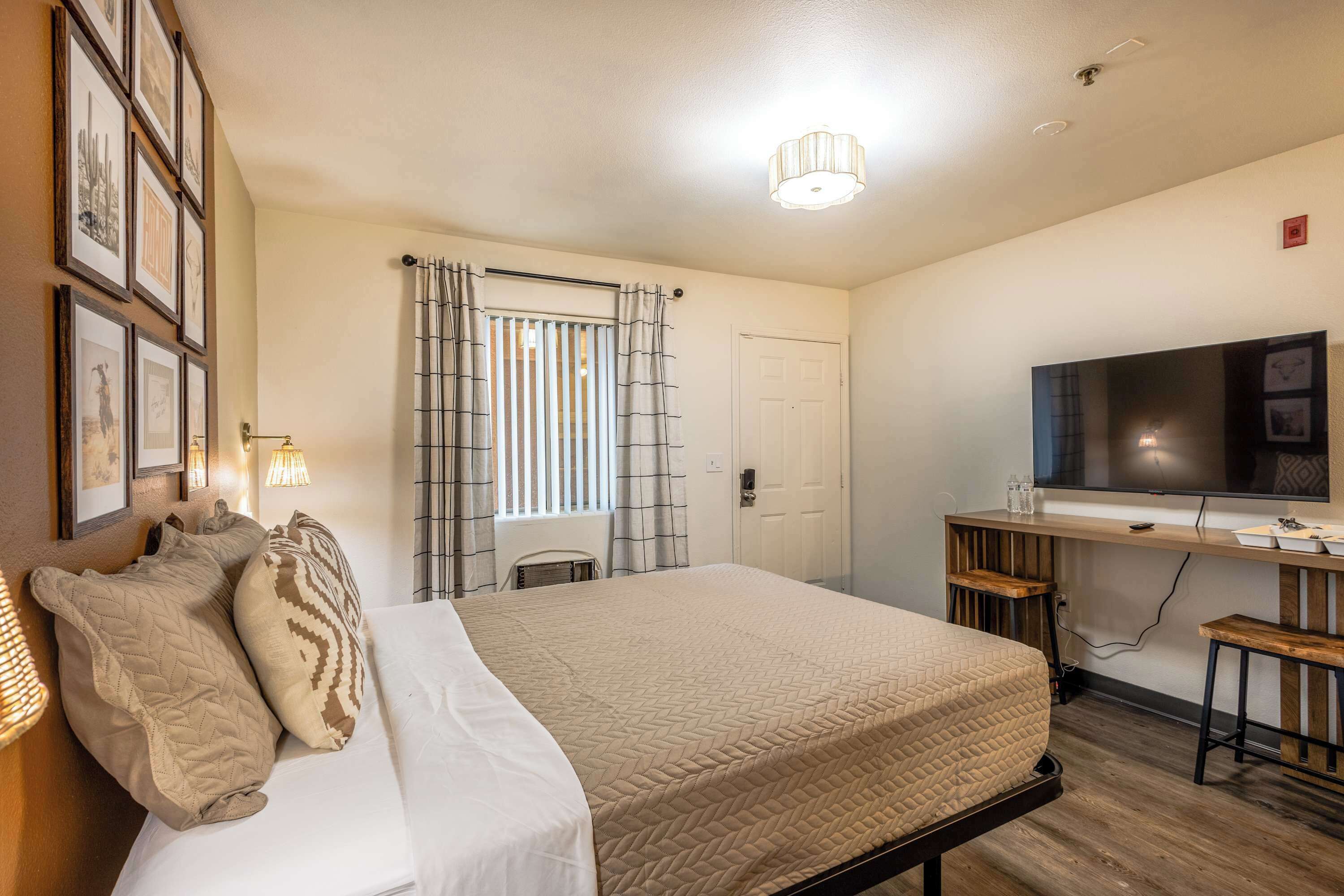 Travel cot, WiFi, bed sheets