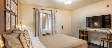Travel cot, WiFi, bed sheets