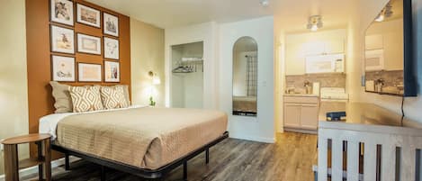 Travel crib, WiFi, bed sheets