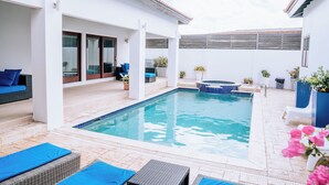Pool - Poolside Studio A in Safir, Malmok Area and Beach (Noord)
