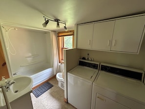 Hair dryer, towels, toilet paper - All-season cottage (Shawinigan)