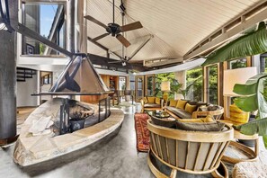 Terrace/patio - Belltop: Architectural Wonder on Private Mountain (Pigeon Forge)