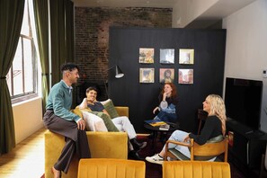 TV, stereo, offices - Loft 308 - The William - Views over Carrigans (Birmingham)